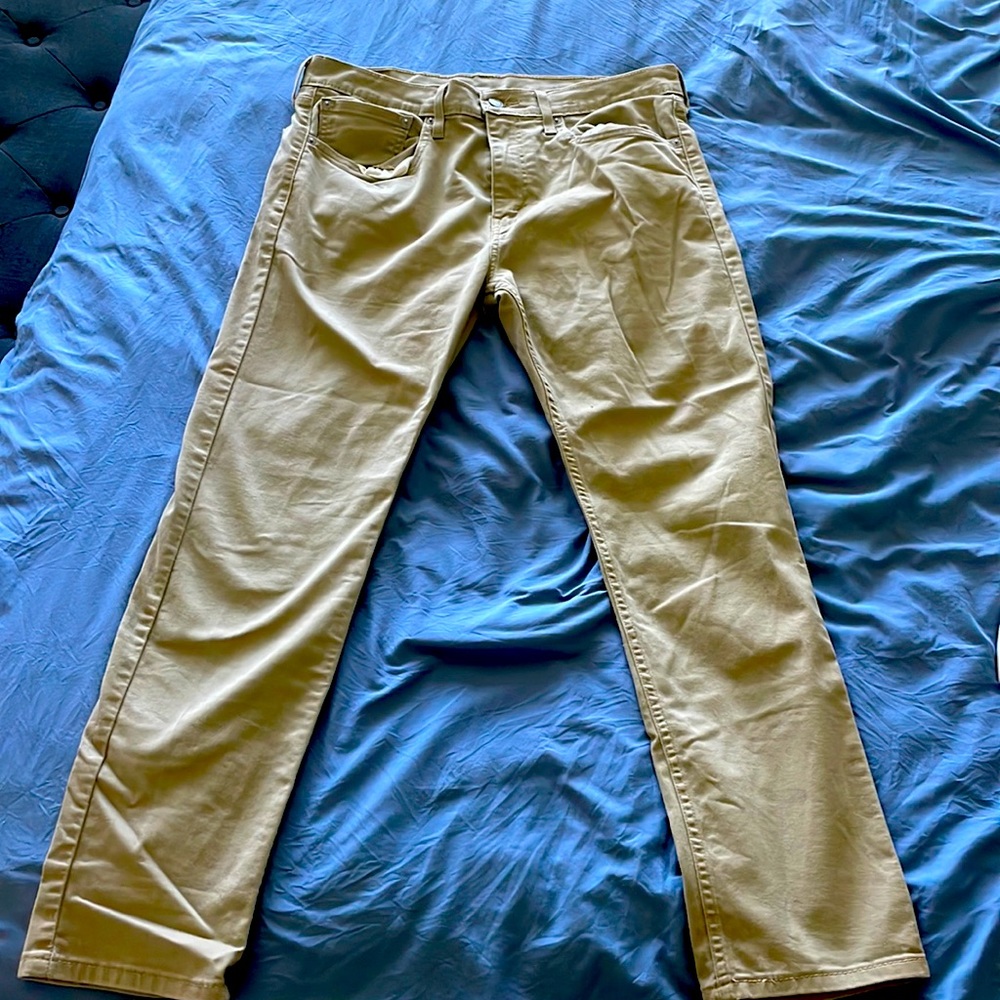 Levi 502 khakis